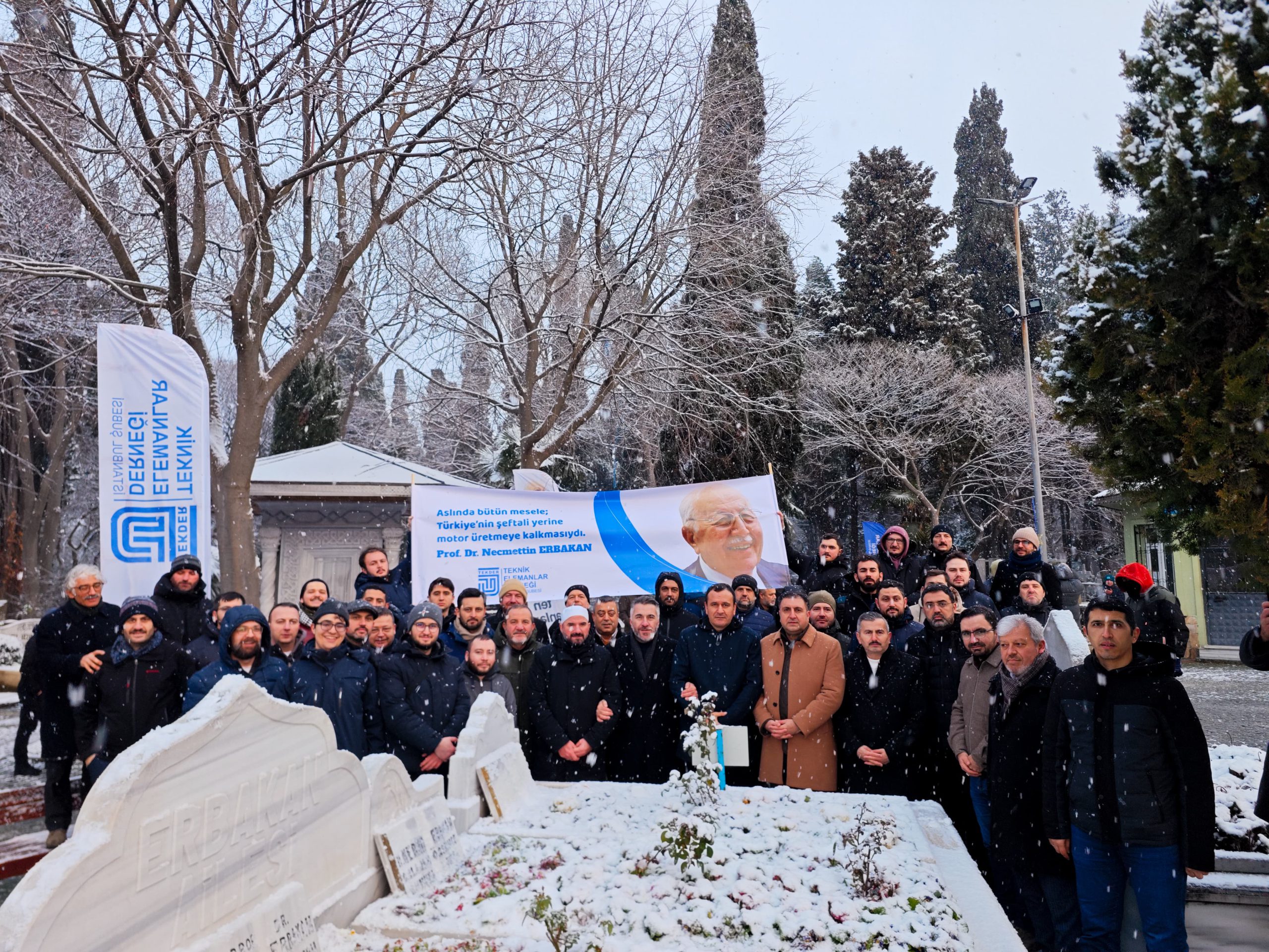 Sabah Namazı ve Prof. Dr. Necmettin Erbakan Hocamızın Kabrine Ziyaret